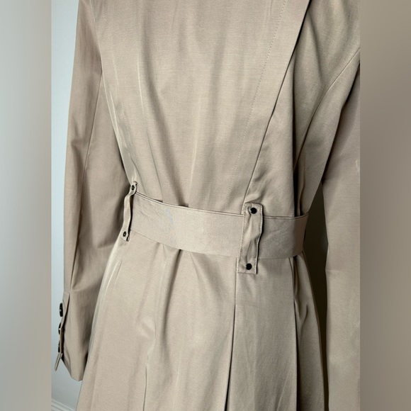 Elegant design coat - Picture 4 of 14